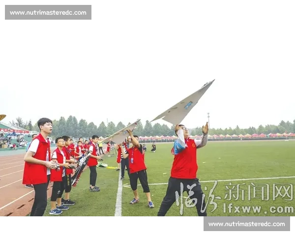 800 少年逐浪赛场:航模里的海洋梦 800 少年逐浪赛场:航模里的海洋梦