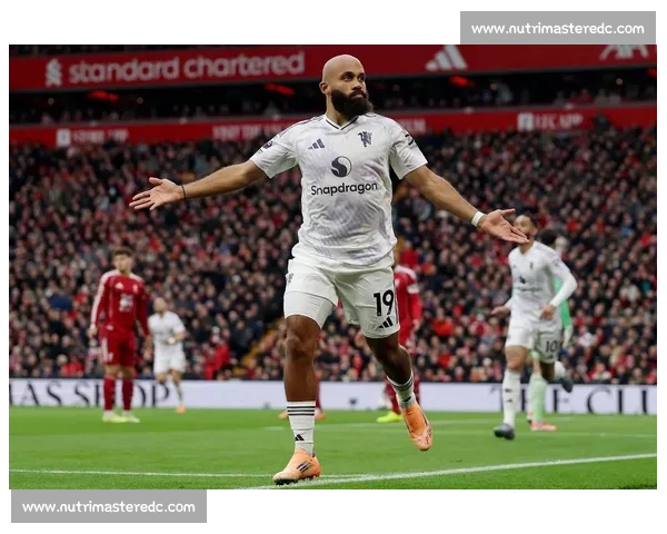 英超冰火夜:曼联 4-2 逆转惊魂,利物浦 3-2 遭四连败 英超冰火夜:曼联 4-2 逆转惊魂,利物浦 3-2 遭四连败